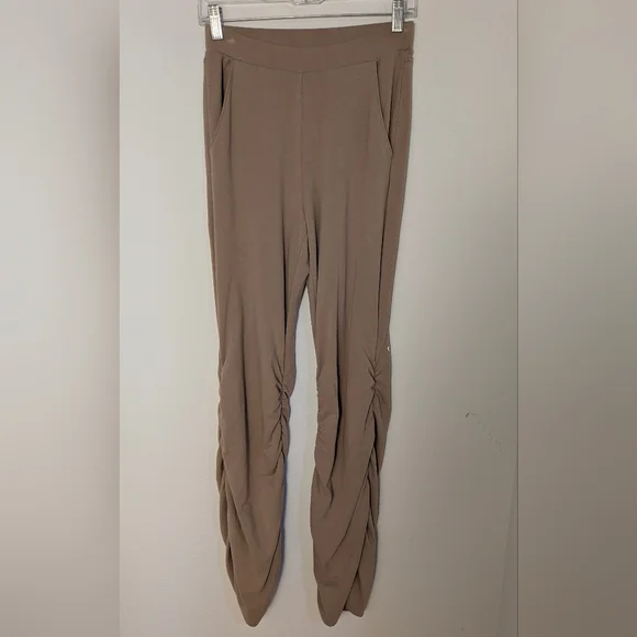 Alo Yoga Ruched Soft Sculpt Pants Taupe Beige Scrunched Wide Leg Buttery Size XS - Picture 3 of 15
